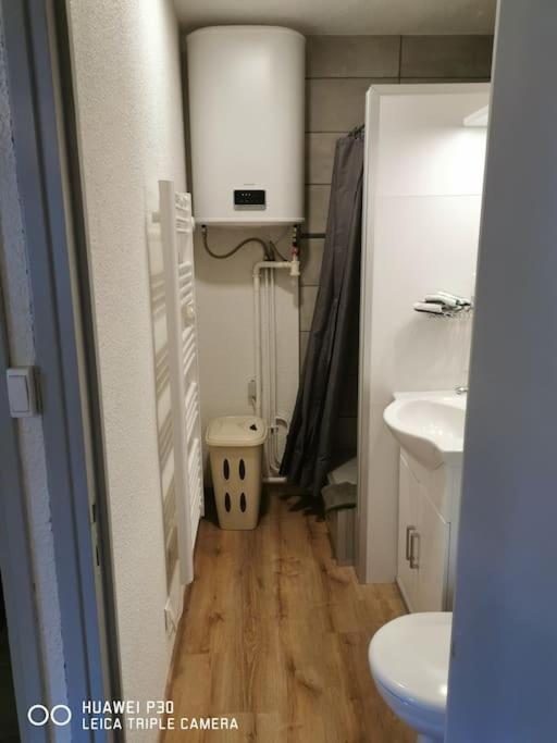 Joyeuse, Superbe Appartement D'Environs 30M2. Luaran gambar